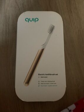 quip Gold Electric Toothbrush Set - Gold